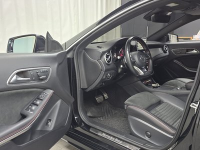 MERCEDES-BENZ CLA - 10