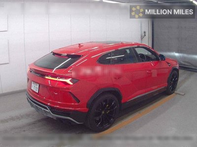 LAMBORGHINI URUS - 5