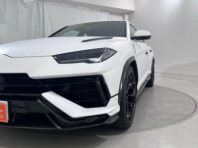 2023 Lamborghini URUS — миниатюра 12