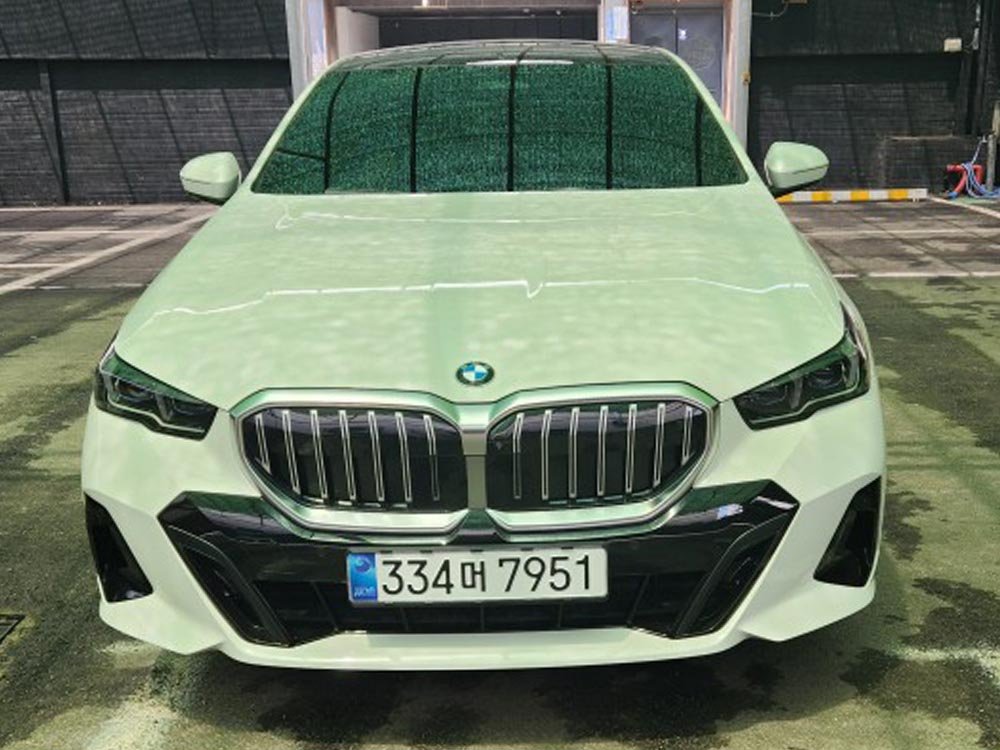 BMW 5 SERIES - View 1