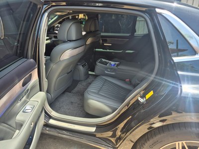 2022 Genesis G90 — миниатюра 16