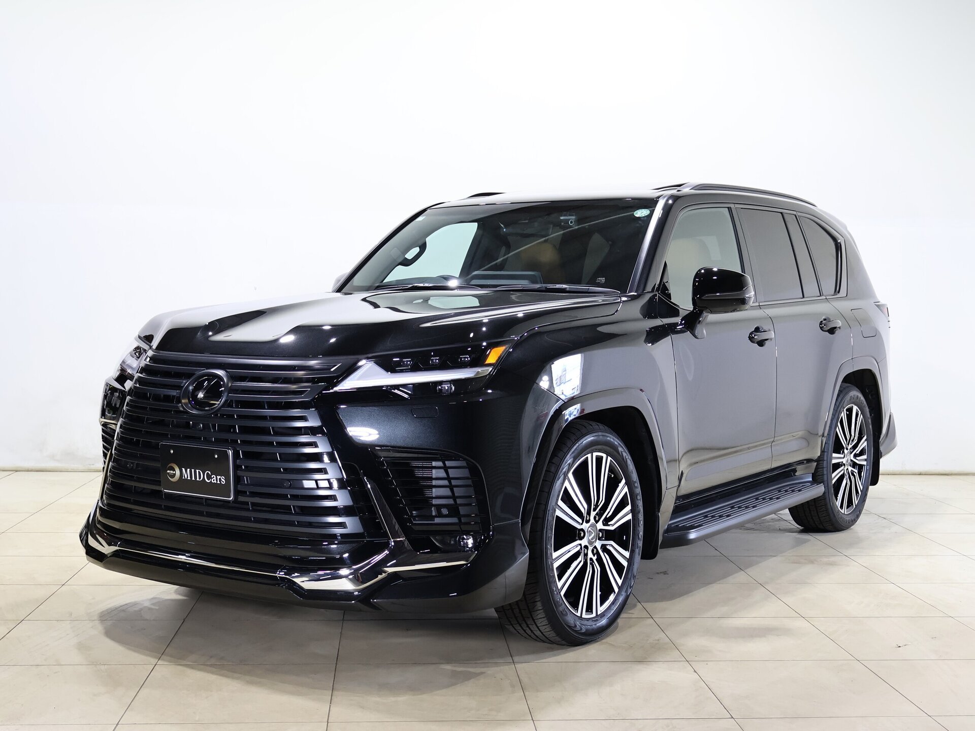 LEXUS LX - View 1
