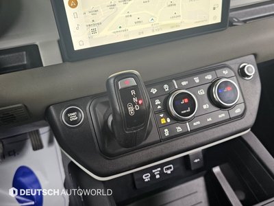 LAND ROVER DEFENDER - 9