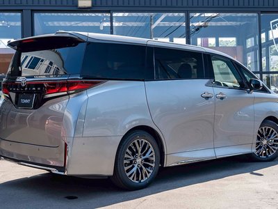 TOYOTA VELLFIRE - 4
