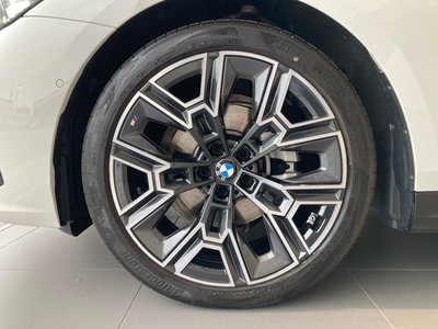 صورة 9 لـ 2025 BMW 5 SERIES TOURING