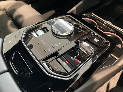 صورة مصغرة 34 لـ 2025 BMW 5 SERIES TOURING