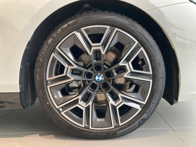 صورة 7 لـ 2025 BMW 5 SERIES TOURING