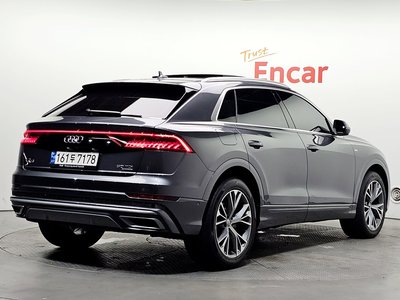 AUDI Q8 - 3