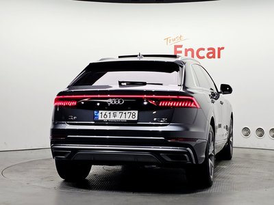 AUDI Q8 - 4
