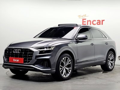 AUDI Q8 - 1