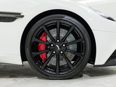 ASTON MARTIN VANQUISH - 4