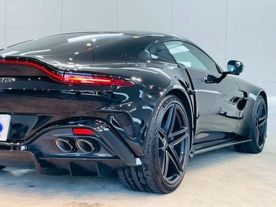 ASTON MARTIN VANTAGE - 8