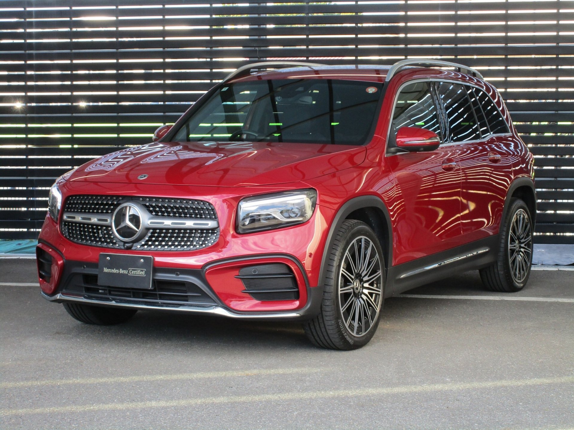 MERCEDES-BENZ GLB - View 1