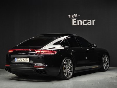 PORSCHE PANAMERA - 4