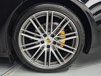 PORSCHE PANAMERA - 8