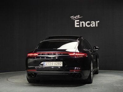 PORSCHE PANAMERA - 3