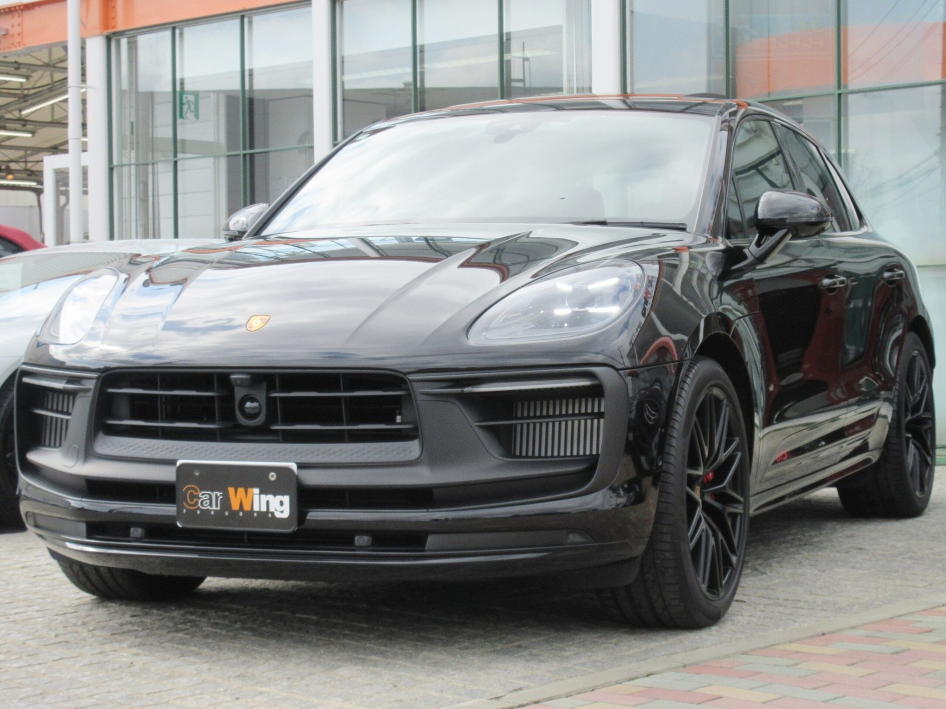 PORSCHE MACAN - View 1