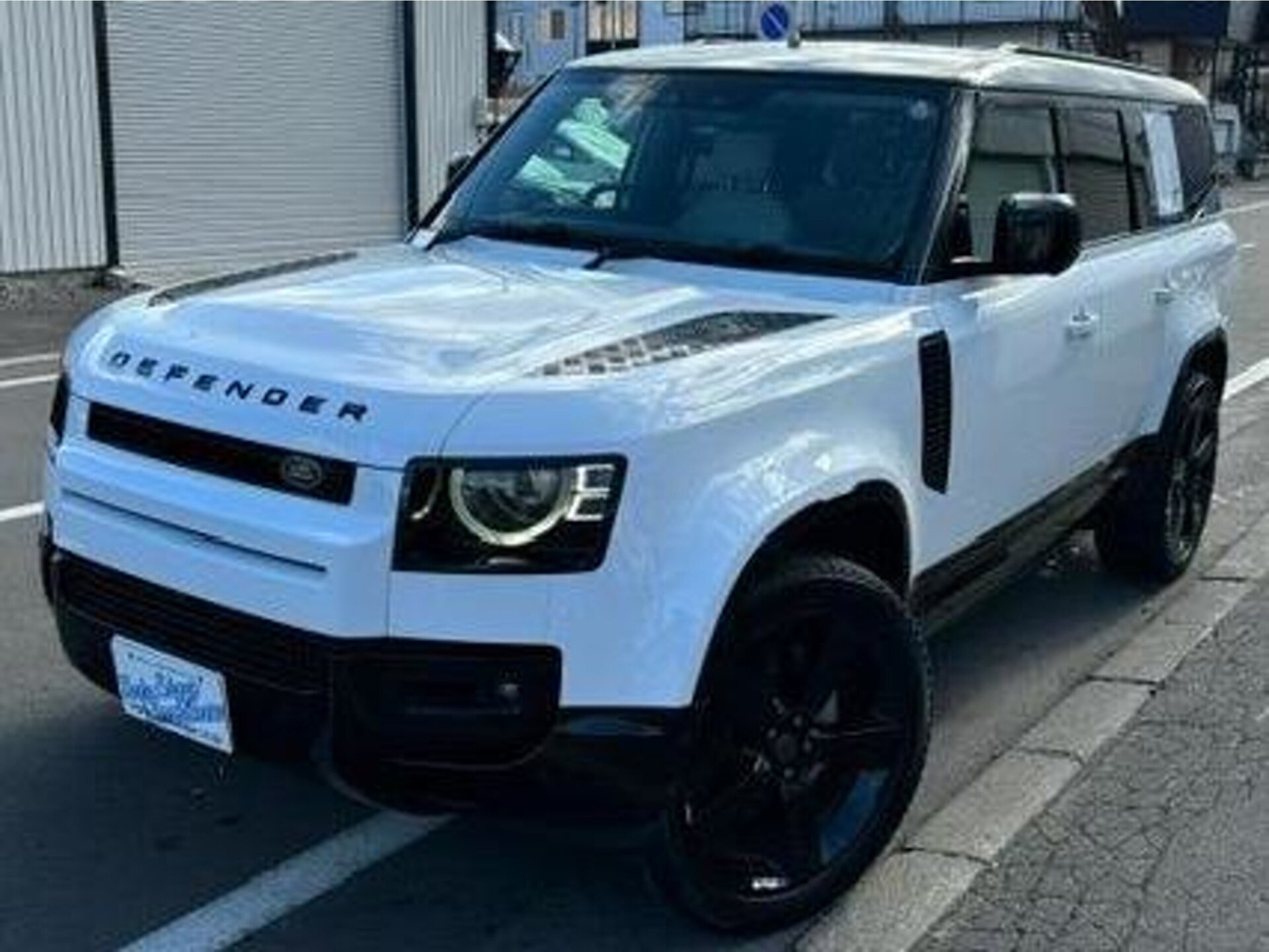 LAND ROVER DEFENDER - View 1