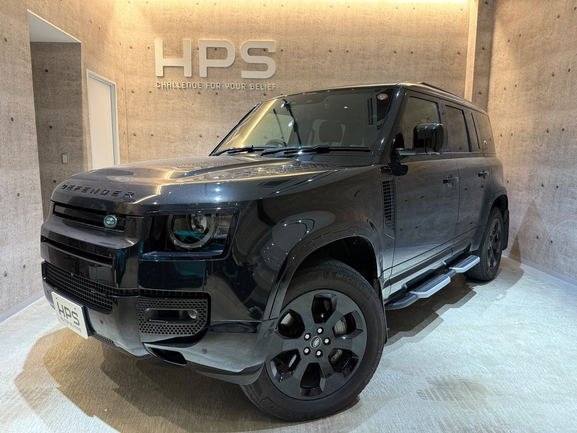 LAND ROVER DEFENDER - View 1