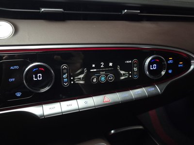 2021 Genesis GV70 thumbnail 25