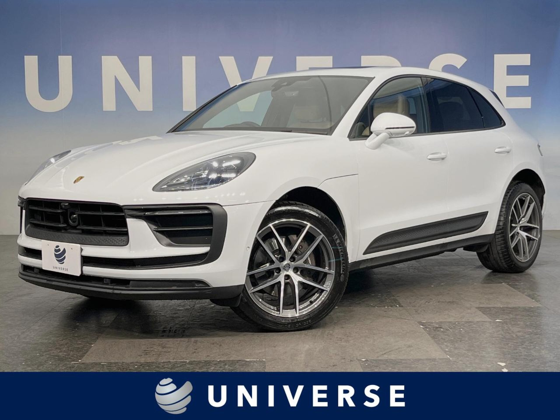 PORSCHE MACAN - View 1