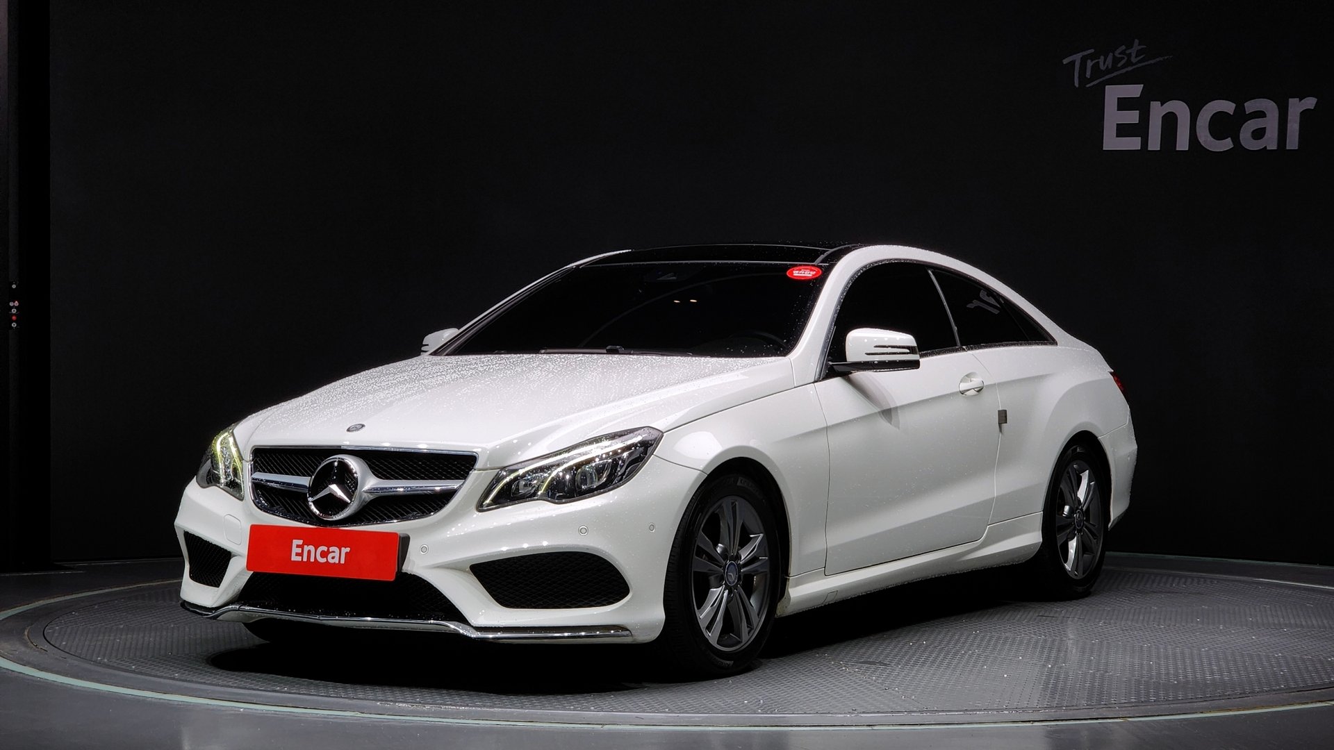 MERCEDES-BENZ E-CLASS - View 1