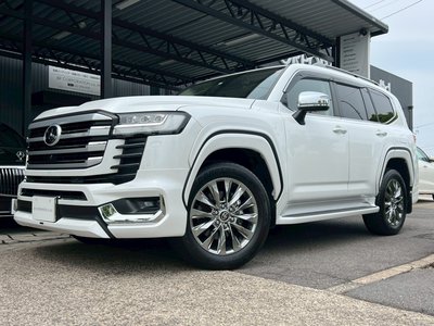 TOYOTA LAND CRUISER 300