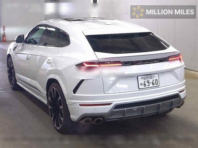 LAMBORGHINI URUS - 2