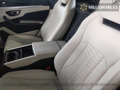 LAMBORGHINI URUS - 6