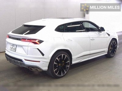 LAMBORGHINI URUS - 5