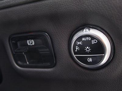 2025 Mercedes-BENZ EQE — миниатюра 53