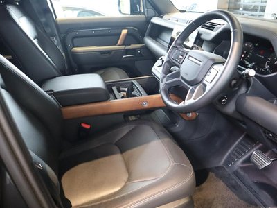LAND ROVER DEFENDER - 10
