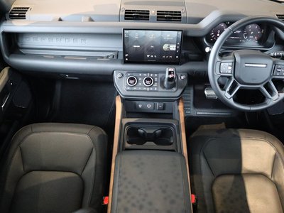 LAND ROVER DEFENDER - 4