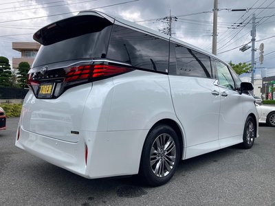 2025 Toyota ALPHARD — фото 2