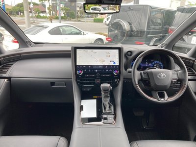 2025 Toyota ALPHARD — фото 3