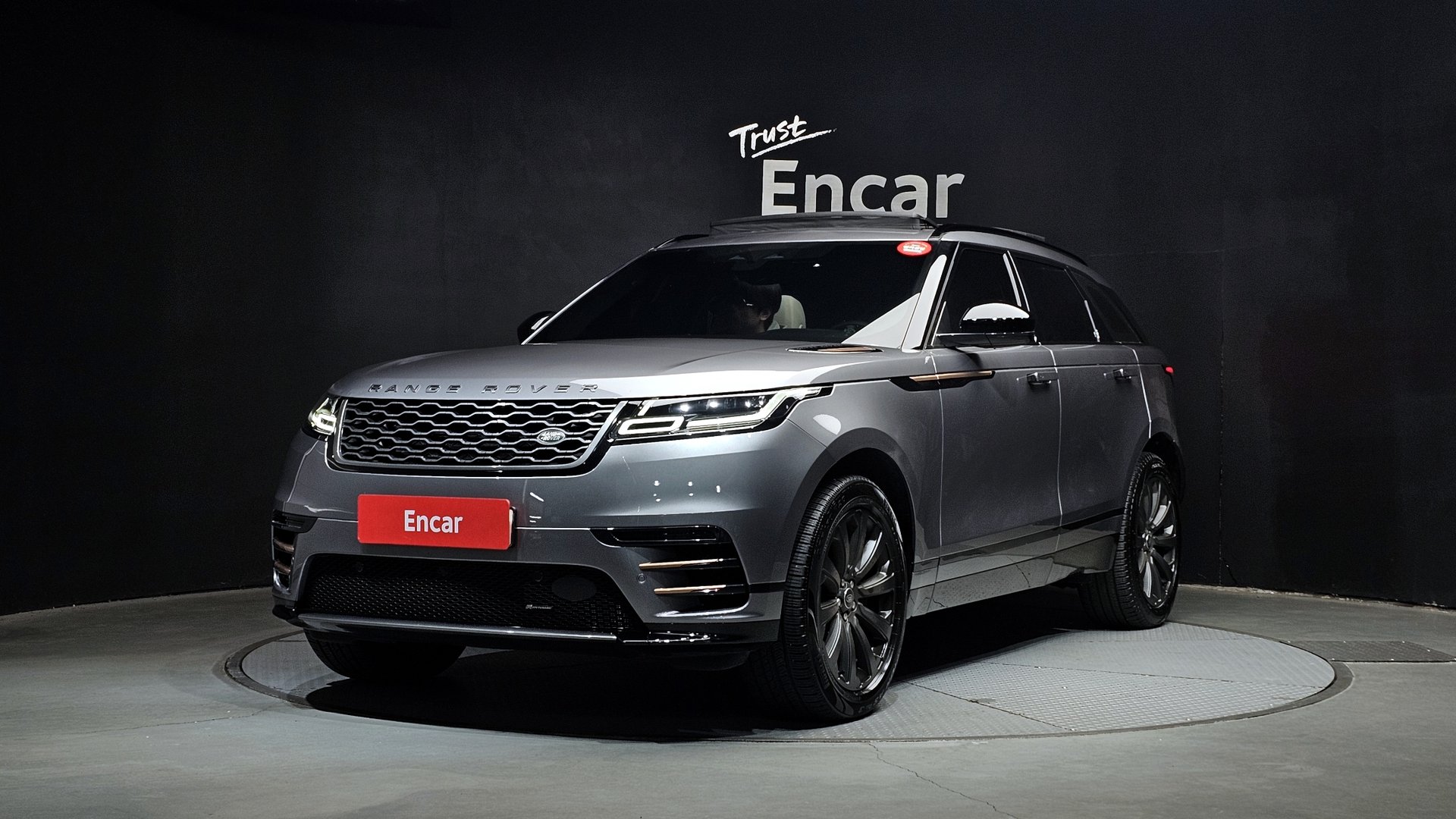 LAND ROVER RANGE ROVER VELAR - View 1