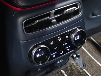 صورة مصغرة 30 لـ 2022 Genesis GV70