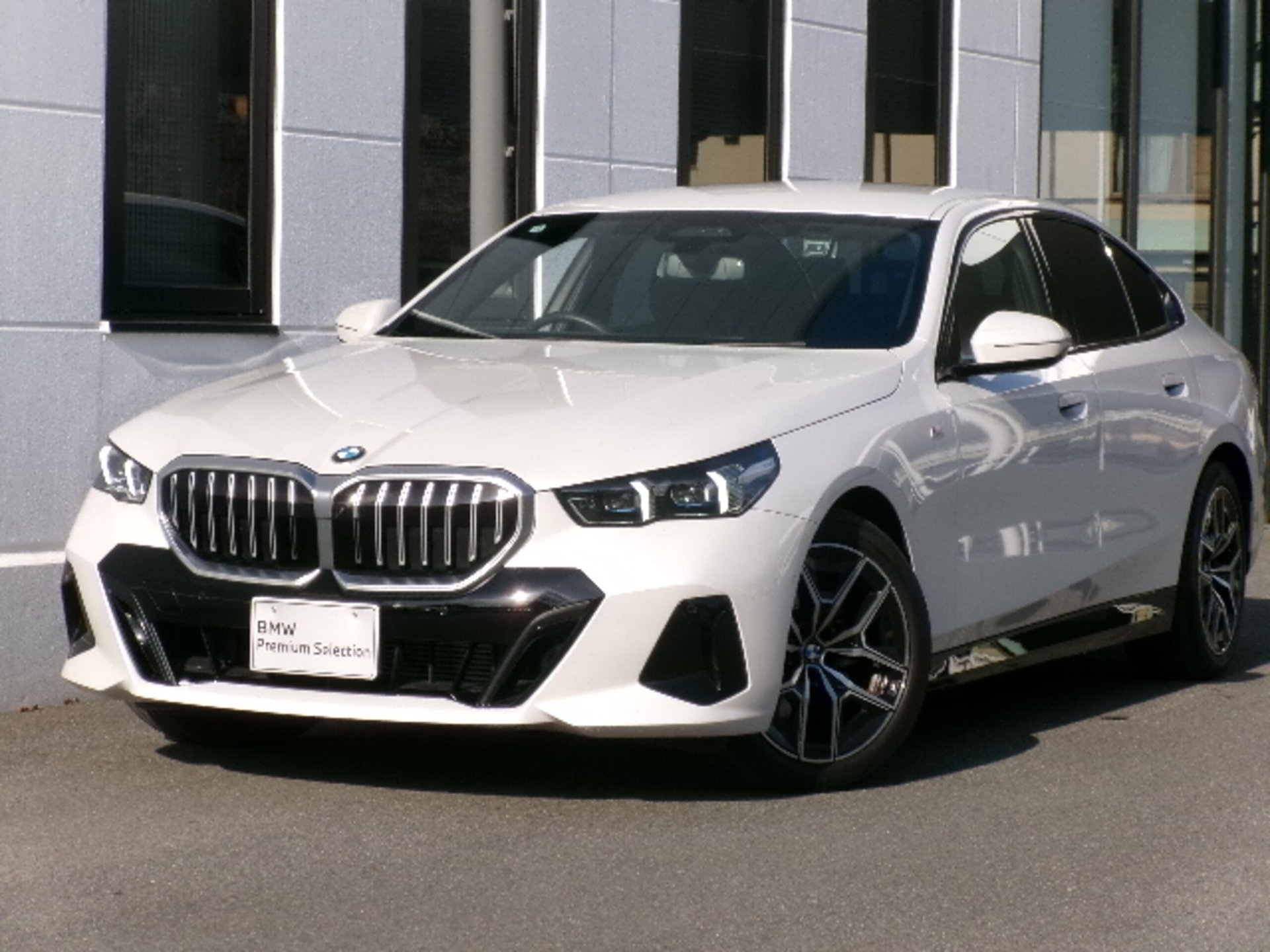 BMW 5 SERIES - View 1