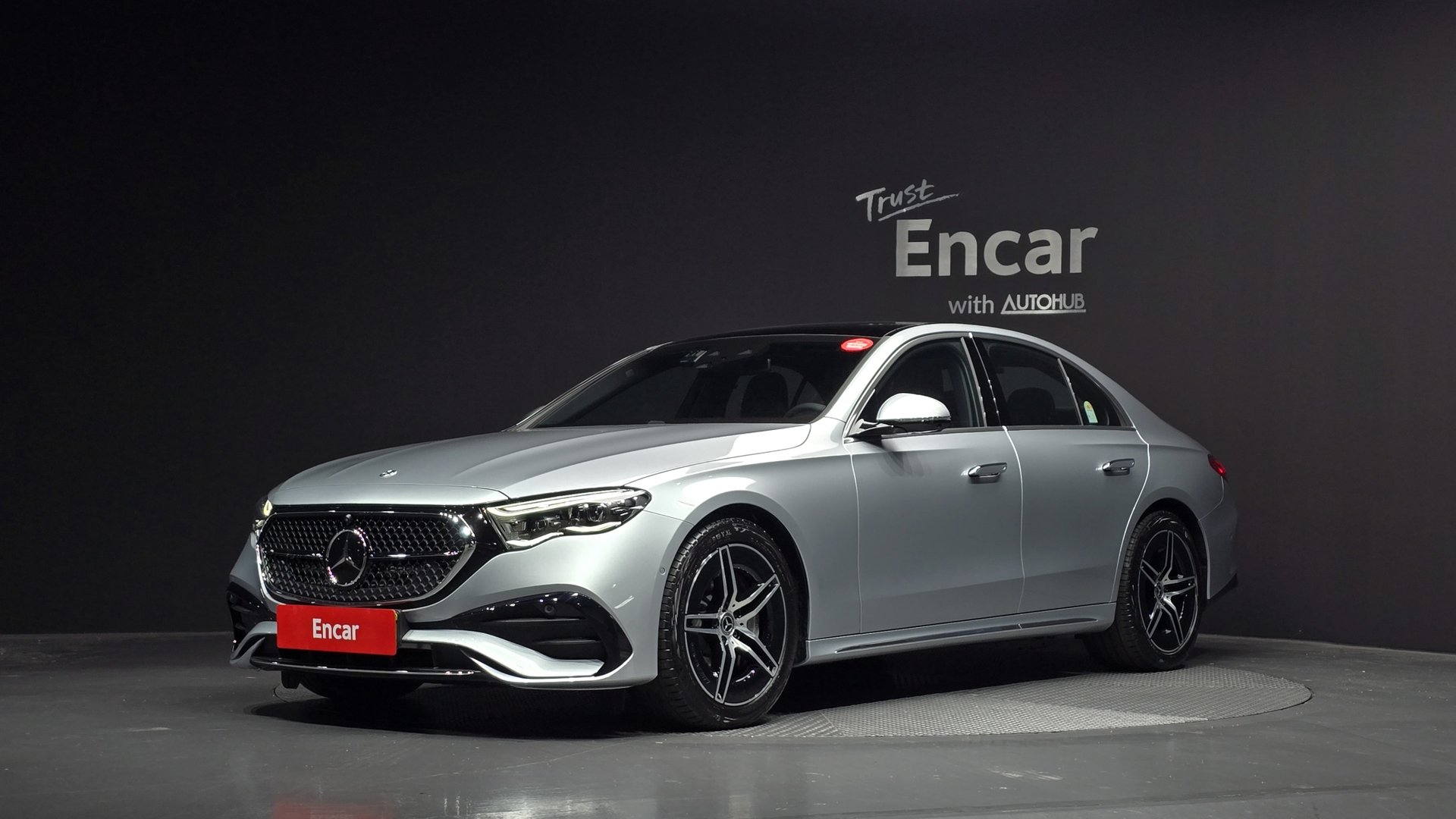 MERCEDES-BENZ E-CLASS - View 1