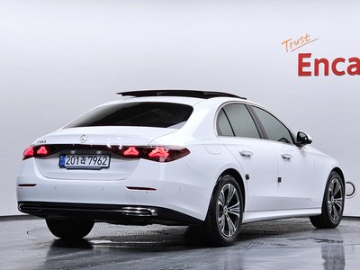 MERCEDES-BENZ E-CLASS - 3