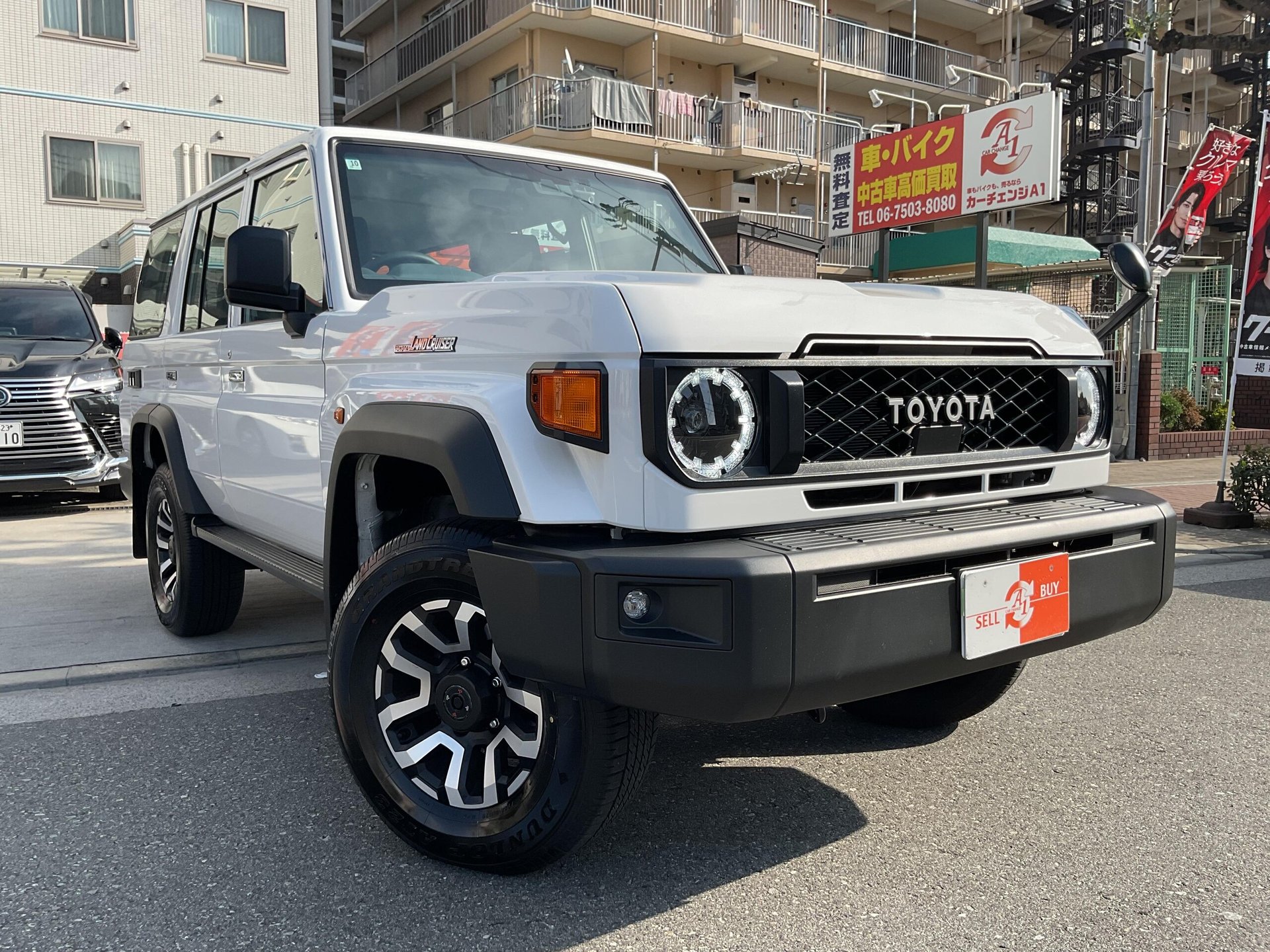 TOYOTA LAND CRUISER 70 - View 1