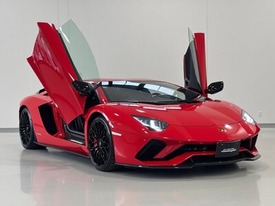 LAMBORGHINI AVENTADOR - 1