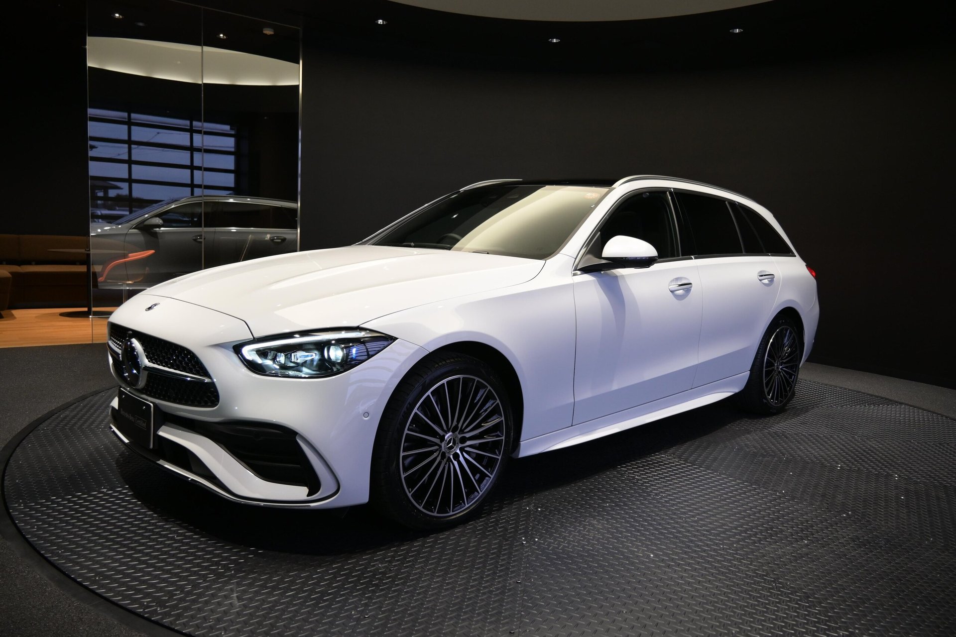 MERCEDES-BENZ C-CLASS - View 1