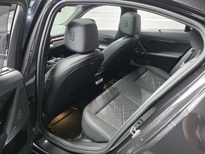 2025 BMW 5 SERIES 缩略图 11