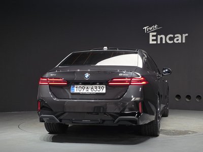 صورة 4 لـ 2025 BMW 5 SERIES