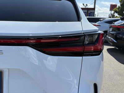 2024 Lexus NX thumbnail 17