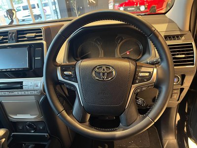 TOYOTA LAND CRUISER PRADO - 10