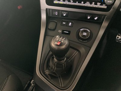 TOYOTA GR YARIS - 10