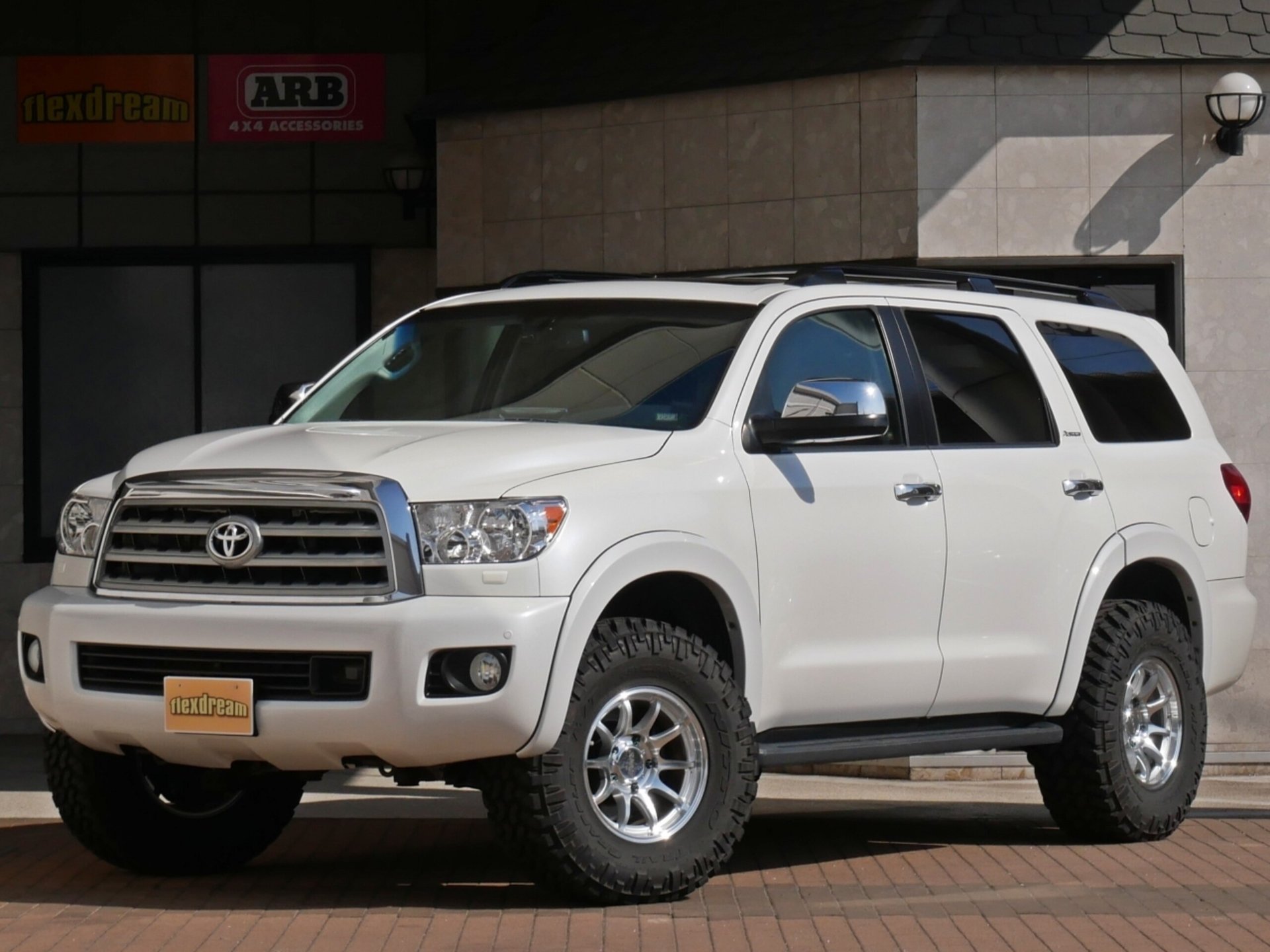 TOYOTA SEQUOIA - View 1