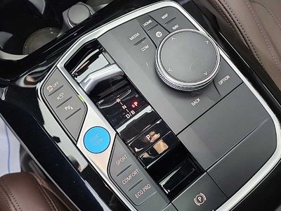 صورة 8 لـ 2024 BMW IX3